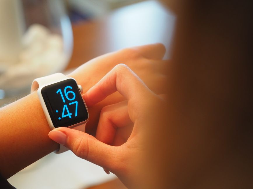 iPhone対応スマートウォッチおすすめ Apple Apple Watch以外を選ぶと何が変わる？実際の使い勝手の違いのイメージ