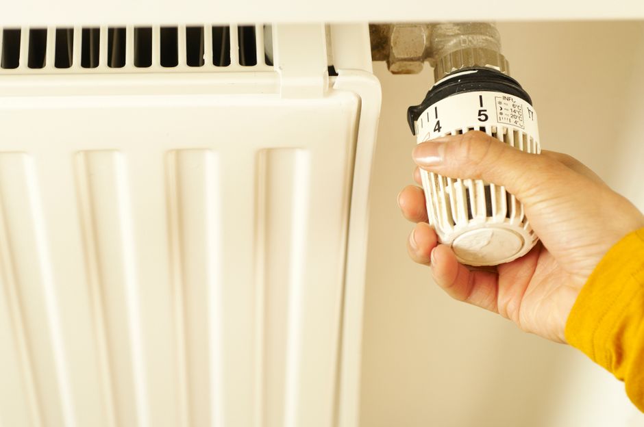 オイルヒーターの電気代を抑える温度ダイヤル調整のイメージ