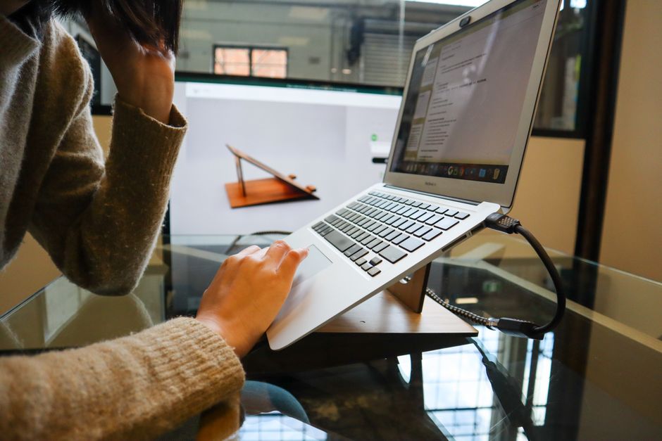 ノートPCスタンドおすすめ8選のイメージ