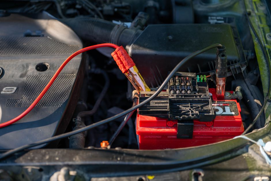 車中泊の電気毛布おすすめ 電源方式で選ぶ:12Vシガーソケット・USB・100V+ポータブル電源の違いのイメージ